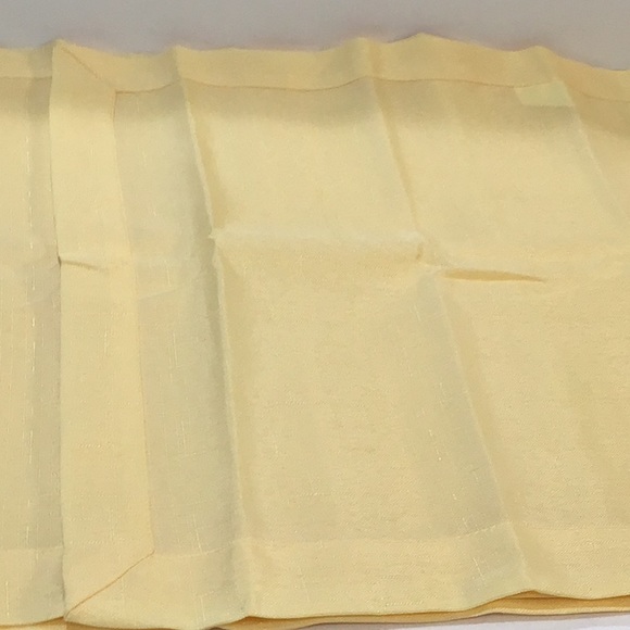 NIP four large dinner napkins - Picture 4 of 6